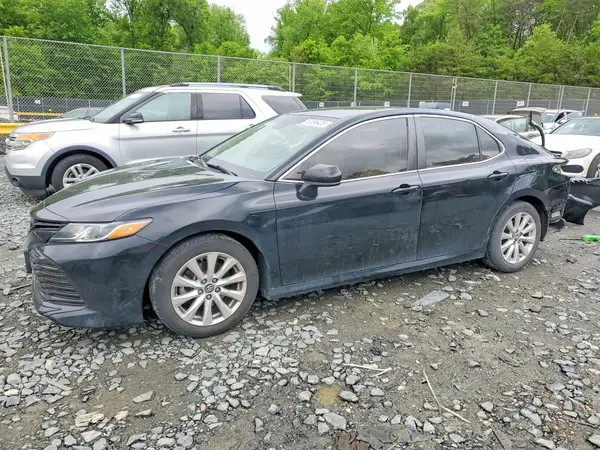 4T1B11HK0JU571012 2018 TOYOTA CAMRY - Image 1