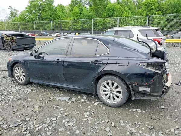 4T1B11HK0JU571012 2018 TOYOTA CAMRY - Image 2
