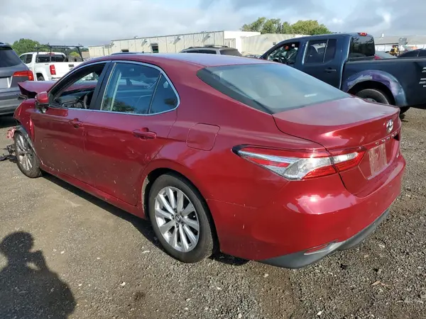 4T1B11HK0JU572208 2018 TOYOTA CAMRY - Image 2
