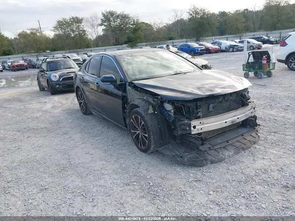 4T1B11HK0JU572628 2018 TOYOTA CAMRY - Image 1