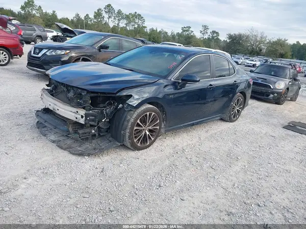 4T1B11HK0JU572628 2018 TOYOTA CAMRY - Image 2