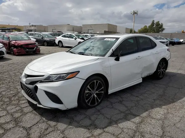 4T1B11HK0JU573911 2018 TOYOTA CAMRY - Image 1