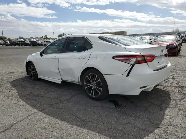 4T1B11HK0JU573911 2018 TOYOTA CAMRY - Image 2