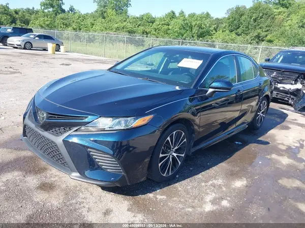 4T1B11HK0JU575013 2018 TOYOTA CAMRY - Image 2