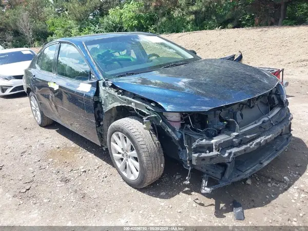 4T1B11HK0JU575125 2018 TOYOTA CAMRY - Image 1