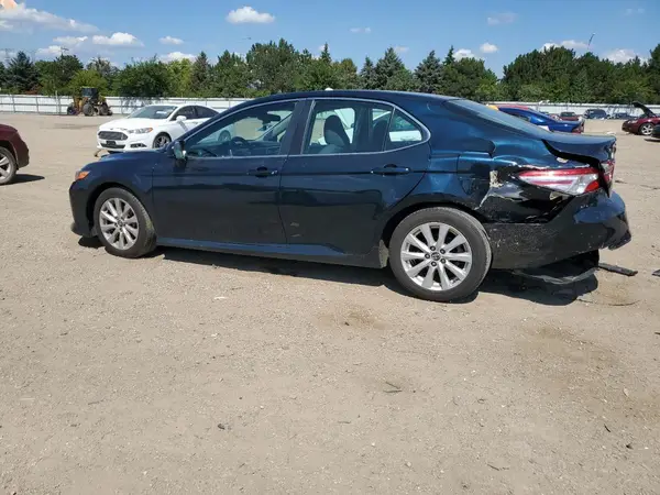 4T1B11HK0JU575786 2018 TOYOTA CAMRY - Image 2