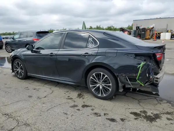 4T1B11HK0JU577022 2018 TOYOTA CAMRY - Image 2