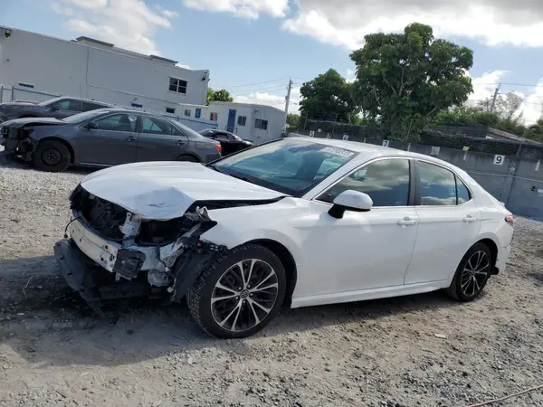 4T1B11HK0JU577246 2018 TOYOTA CAMRY - Image 1