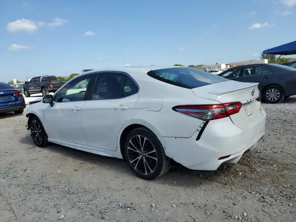 4T1B11HK0JU577246 2018 TOYOTA CAMRY - Image 2