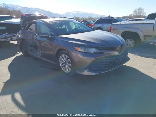 4T1B11HK0JU578462 2018 TOYOTA CAMRY - Image 1