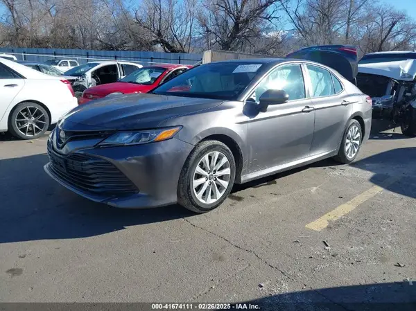 4T1B11HK0JU578462 2018 TOYOTA CAMRY - Image 2