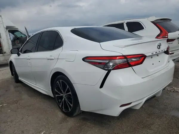 4T1B11HK0JU579210 2018 TOYOTA CAMRY - Image 2
