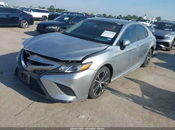 4T1B11HK0JU579532 2018 TOYOTA CAMRY - Image 2