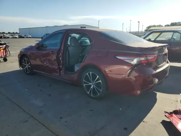4T1B11HK0JU579661 2018 TOYOTA CAMRY - Image 2
