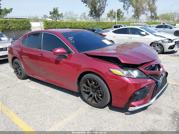 4T1B11HK0JU579935 2018 TOYOTA CAMRY - Image 1