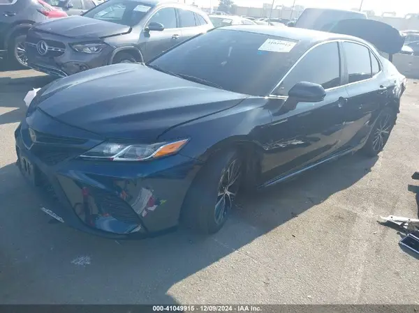 4T1B11HK0JU582026 2018 TOYOTA CAMRY - Image 2