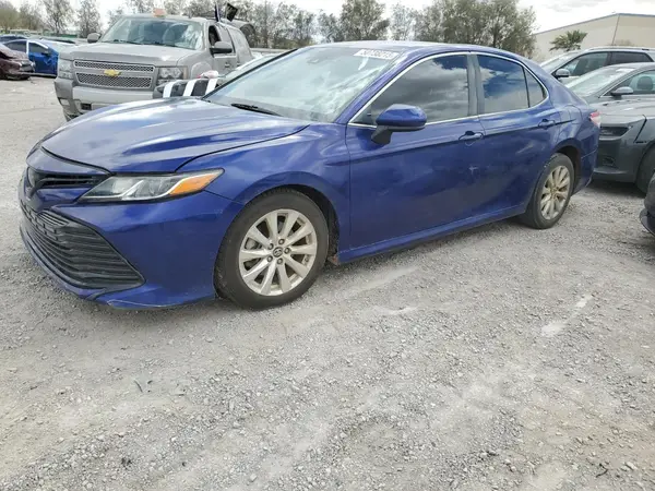 4T1B11HK0JU582625 2018 TOYOTA CAMRY - Image 1