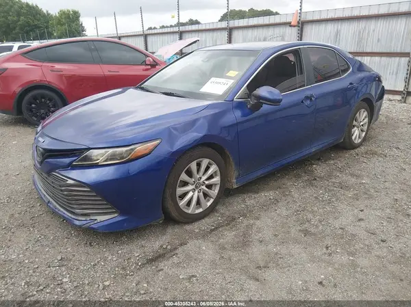 4T1B11HK0JU582673 2018 TOYOTA CAMRY - Image 2