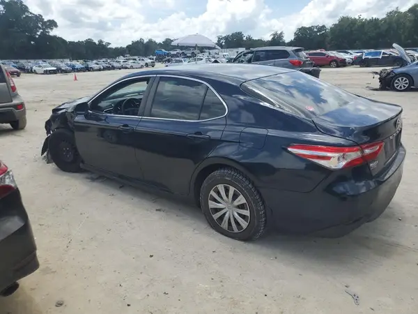 4T1B11HK0JU583385 2018 TOYOTA CAMRY - Image 2