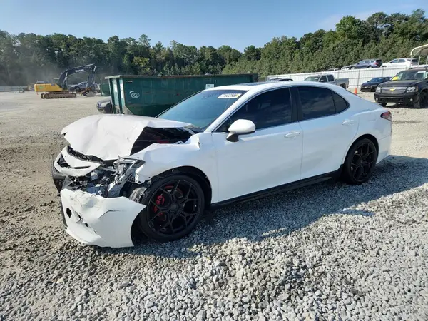 4T1B11HK0JU584794 2018 TOYOTA CAMRY - Image 1