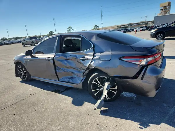 4T1B11HK0JU587498 2018 TOYOTA CAMRY - Image 2