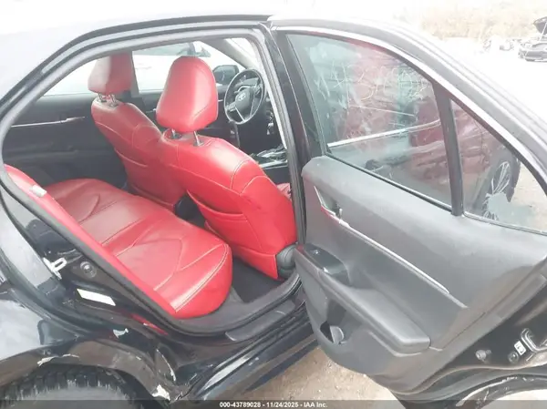 4T1B11HK0JU587954 2018 TOYOTA CAMRY - Image 8
