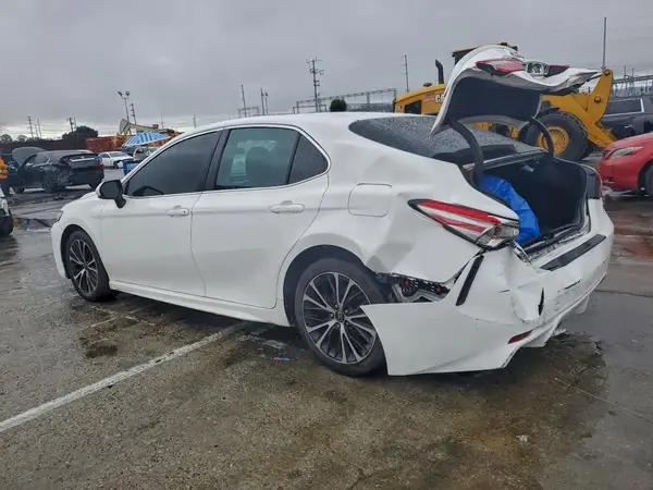 4T1B11HK0JU588151 2018 TOYOTA CAMRY - Image 2