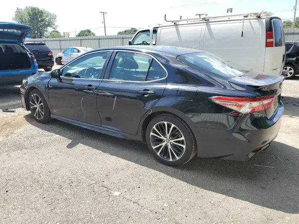 4T1B11HK0JU588831 2018 TOYOTA CAMRY - Image 2