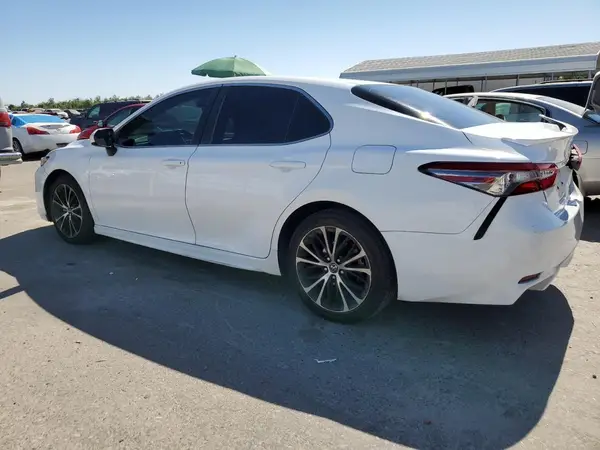 4T1B11HK0JU589221 2018 TOYOTA CAMRY - Image 2