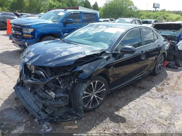 4T1B11HK0JU589431 2018 TOYOTA CAMRY - Image 2