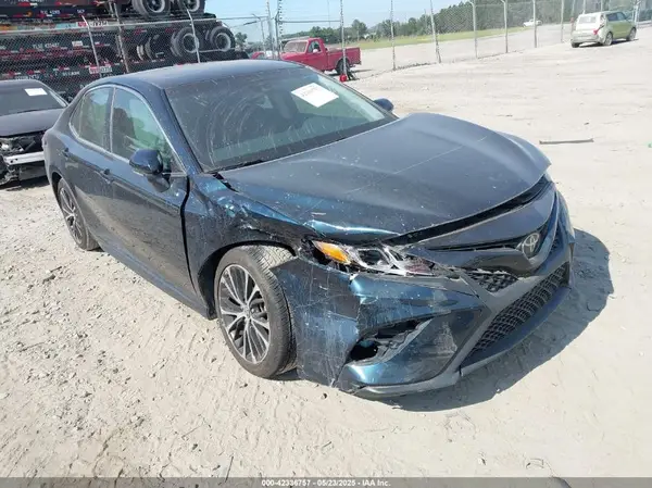4T1B11HK0JU589834 2018 TOYOTA CAMRY - Image 1