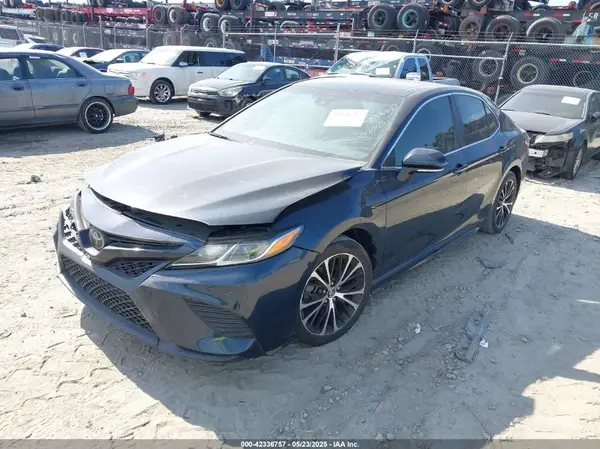 4T1B11HK0JU589834 2018 TOYOTA CAMRY - Image 2
