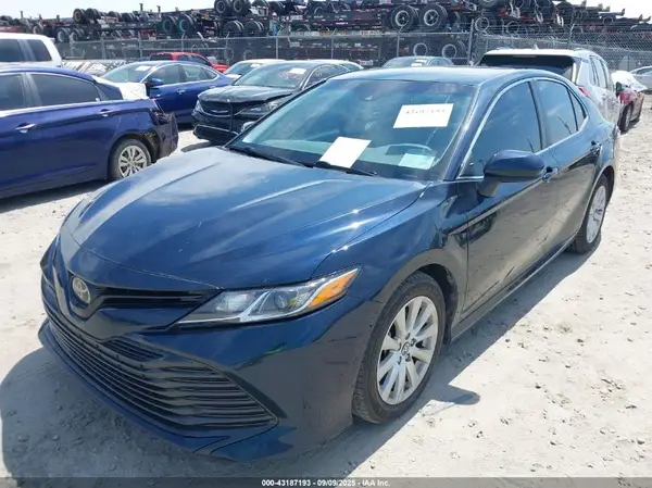 4T1B11HK0JU589865 2018 TOYOTA CAMRY - Image 2