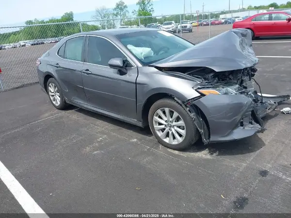 4T1B11HK0JU589901 2018 TOYOTA CAMRY - Image 1