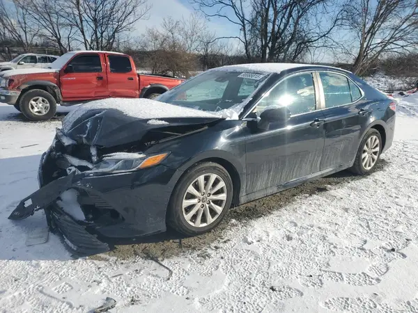 4T1B11HK0JU593270 2018 TOYOTA CAMRY - Image 1