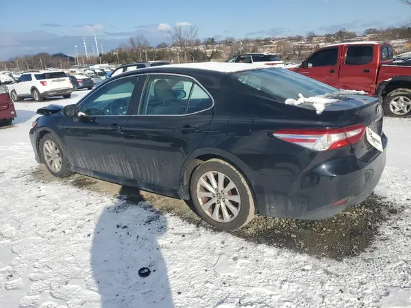 4T1B11HK0JU593270 2018 TOYOTA CAMRY - Image 2