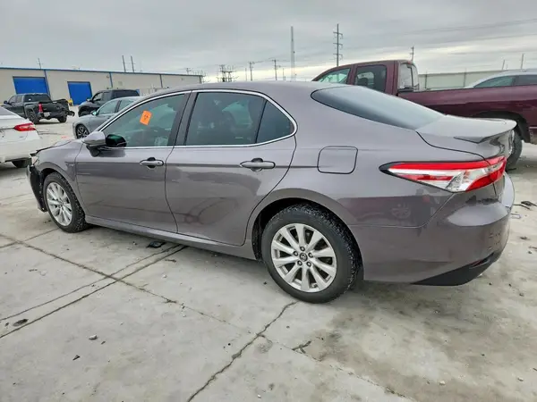 4T1B11HK0JU593673 2018 TOYOTA CAMRY - Image 2