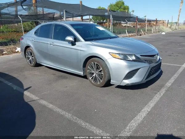 4T1B11HK0JU594581 2018 TOYOTA CAMRY - Image 1