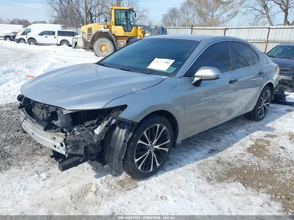 4T1B11HK0JU595049 2018 TOYOTA CAMRY - Image 2