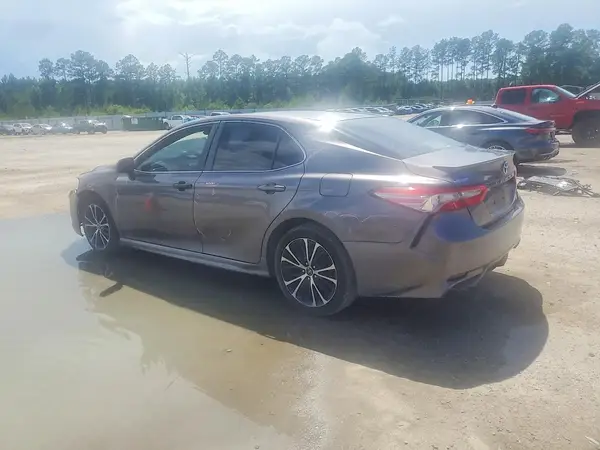 4T1B11HK0JU596332 2018 TOYOTA CAMRY - Image 2