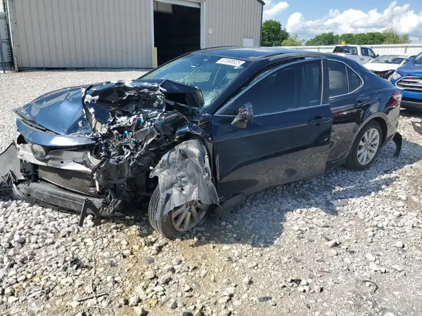 4T1B11HK0JU596573 2018 TOYOTA CAMRY - Image 1