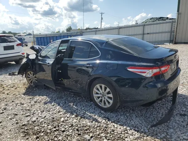 4T1B11HK0JU596573 2018 TOYOTA CAMRY - Image 2