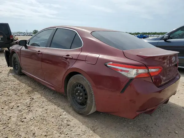 4T1B11HK0JU597755 2018 TOYOTA CAMRY - Image 2