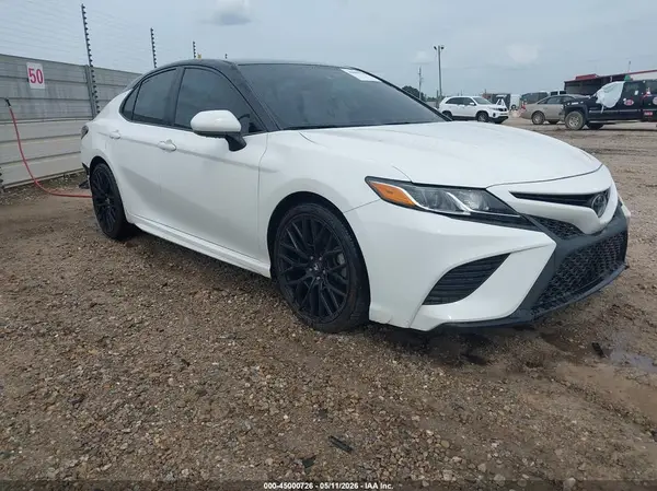 4T1B11HK0JU599778 2018 TOYOTA CAMRY - Image 1