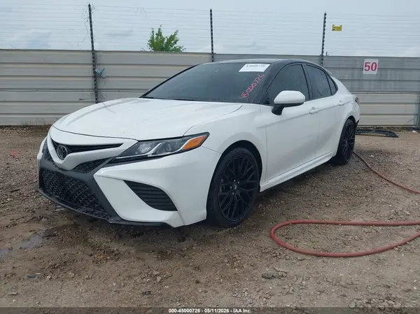 4T1B11HK0JU599778 2018 TOYOTA CAMRY - Image 2