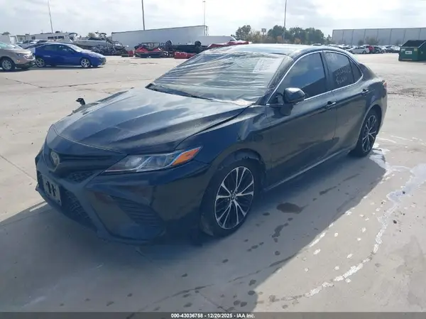 4T1B11HK0JU602159 2018 TOYOTA CAMRY - Image 2