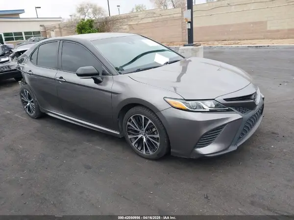 4T1B11HK0JU602453 2018 TOYOTA CAMRY - Image 1