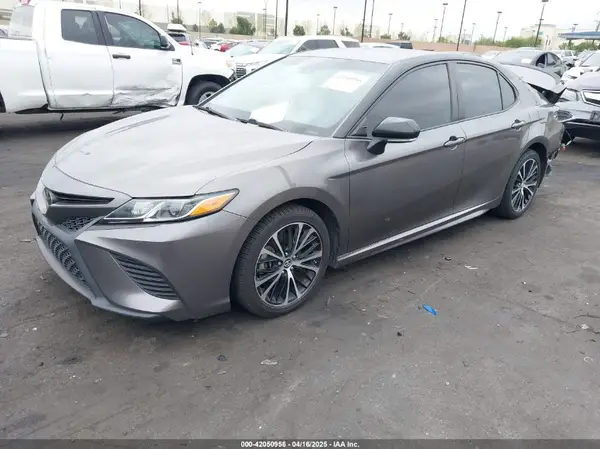 4T1B11HK0JU602453 2018 TOYOTA CAMRY - Image 2
