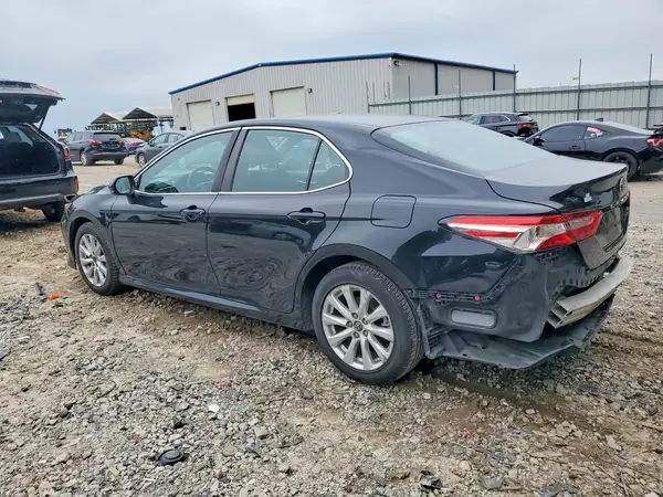 4T1B11HK0JU602811 2018 TOYOTA CAMRY - Image 2