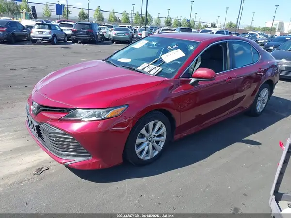 4T1B11HK0JU603179 2018 TOYOTA CAMRY - Image 2